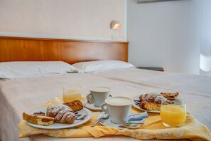 Double or Twin Room, Balcony | Room service - dining - Hotel San Giorgio (Cervia)