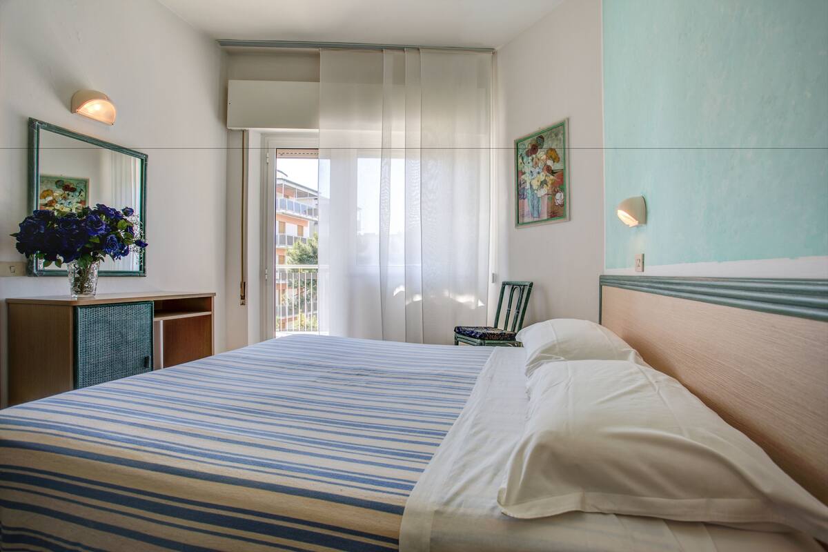 Minibar, in-room safe, cots/infant beds, free WiFi