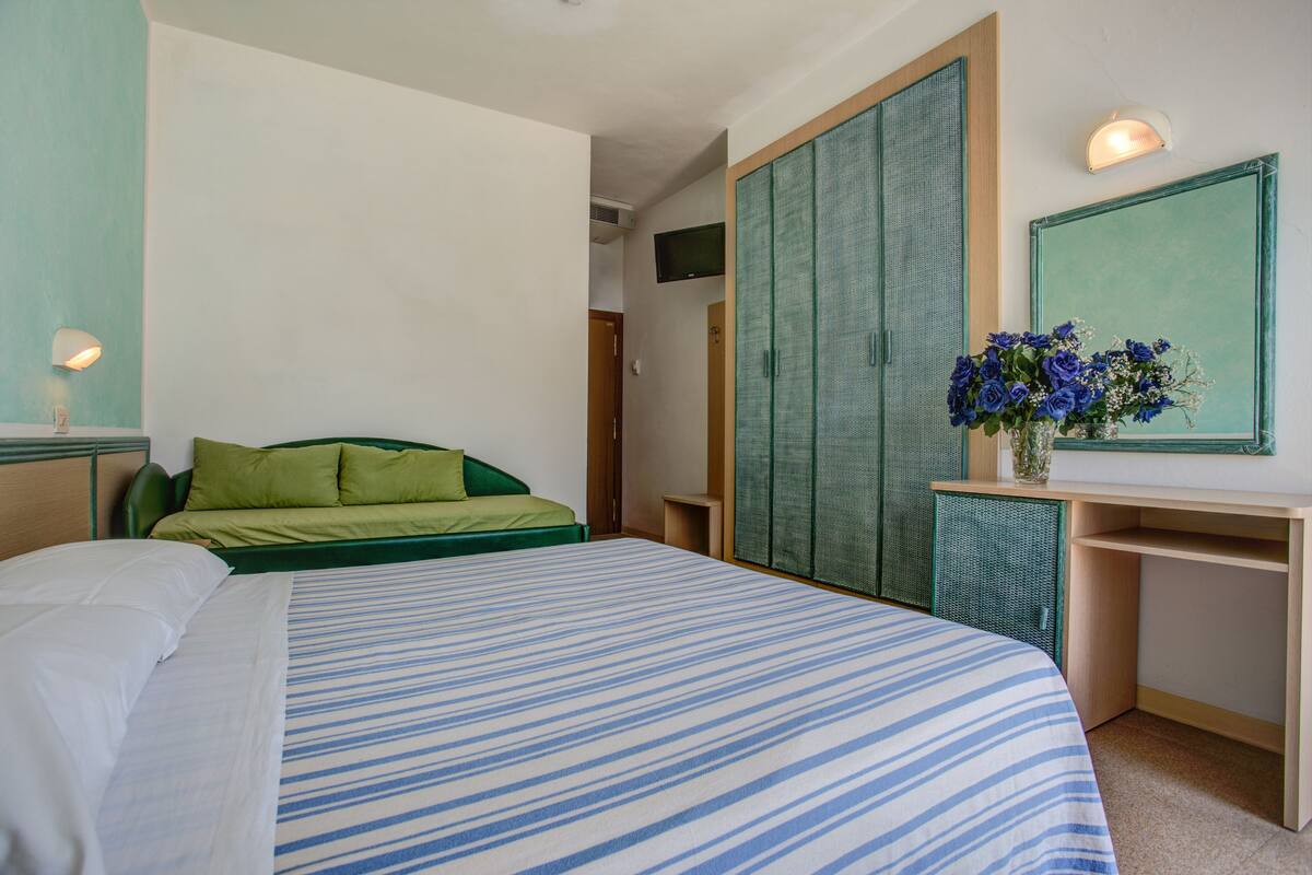 Minibar, in-room safe, cots/infant beds, free WiFi