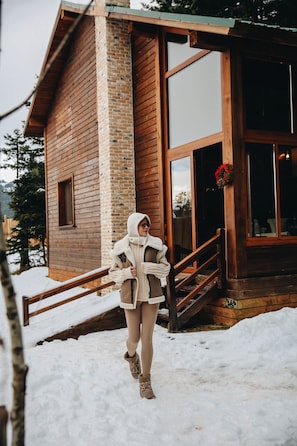 Luxury Chalet, 2 Bedrooms, Garden Area (5 Pax) | Premium bedding, desk, soundproofing, iron/ironing board - Karinna Forest Houses (Bursa)