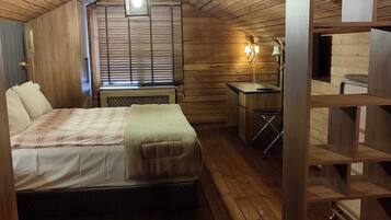 Luxury Chalet, 2 Bedrooms, Garden Area (5 Pax) | Premium bedding, desk, soundproofing, iron/ironing board