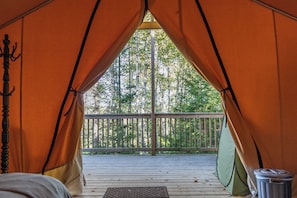 Tienda de campaña Prestigio | Ropa de cama de alta calidad, camas con pillow-top y muebles diferentes