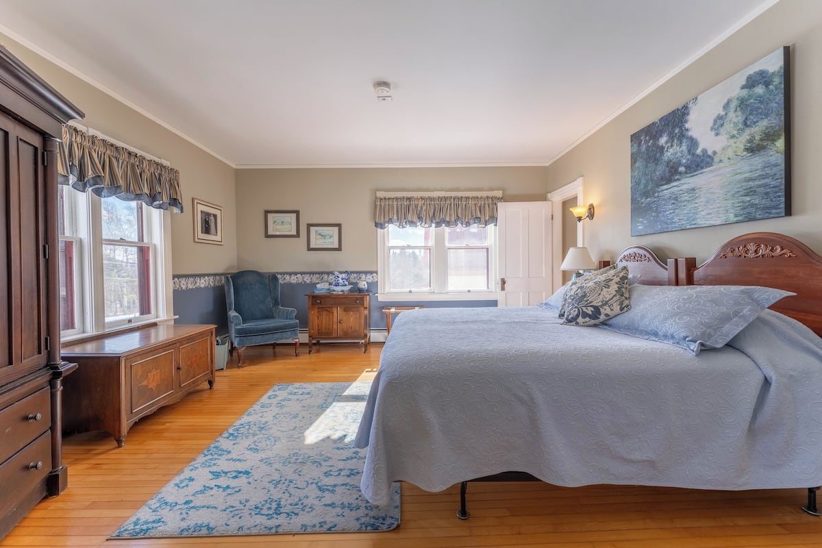 Premier Studio Suite, 1 King Bed, Garden View