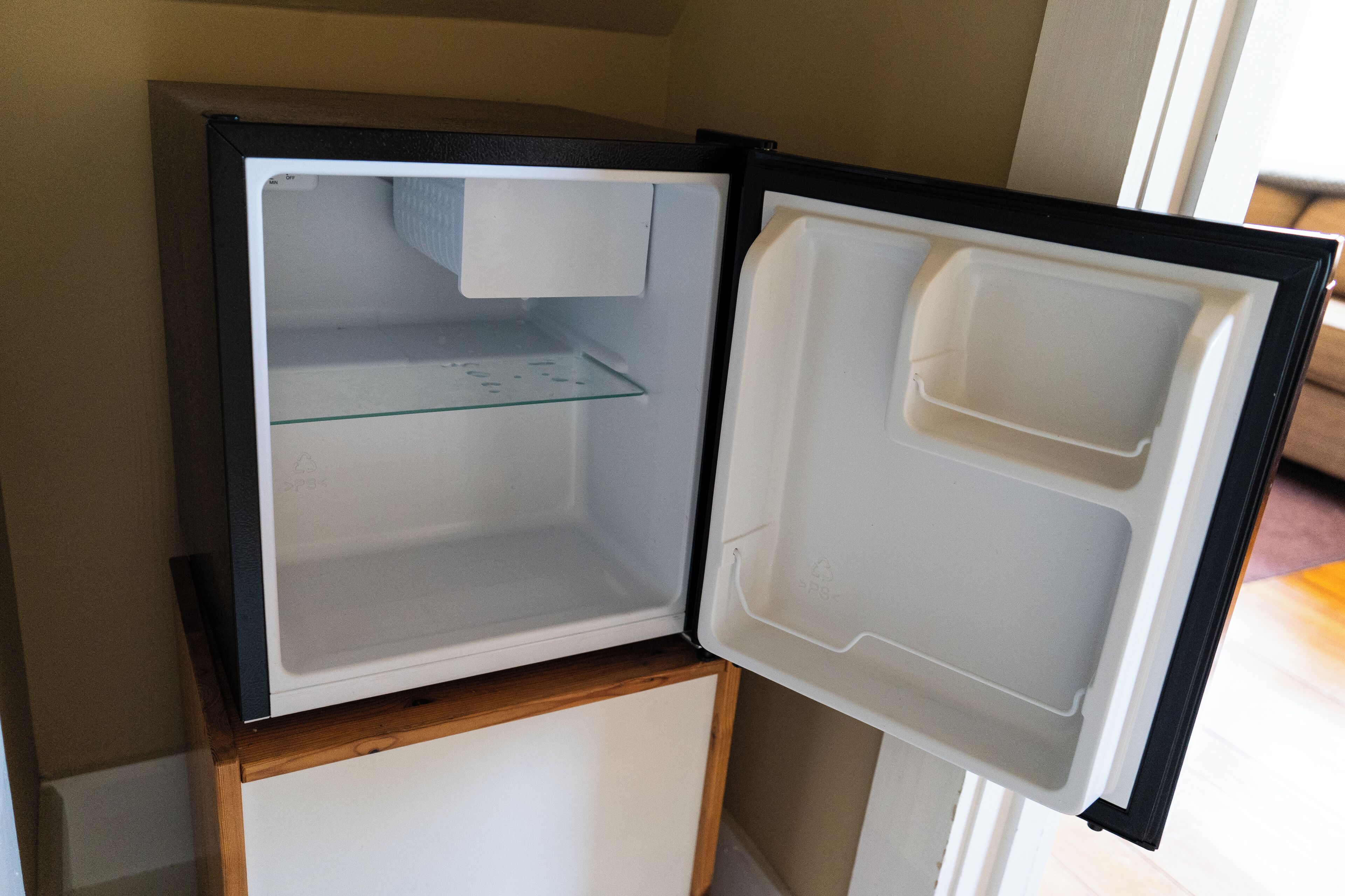 Mini fridge