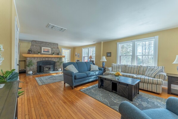 Living area - Dominion Hill Country Inn (Digdeguash)