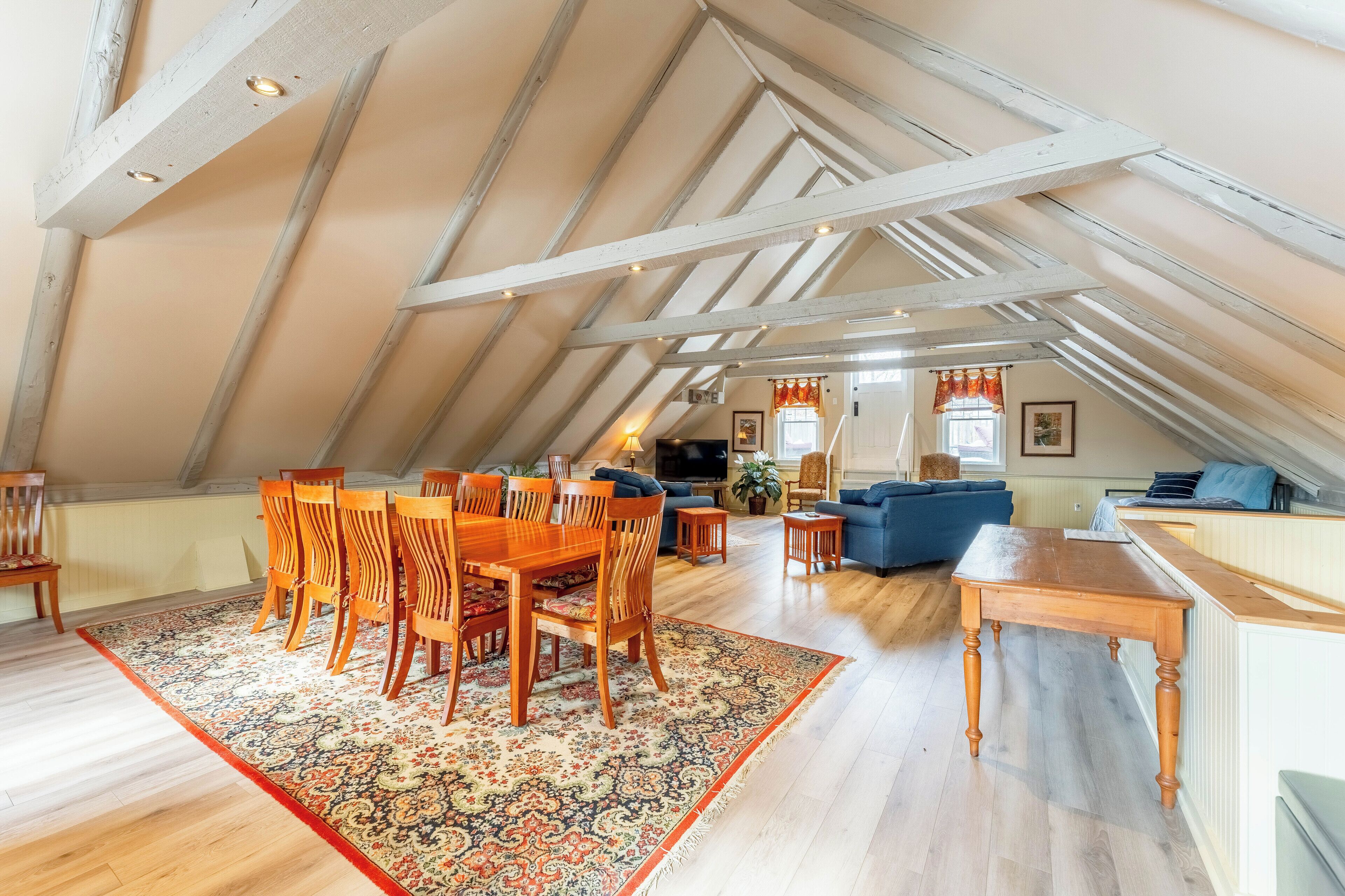 Traditional Cottage, Multiple Beds, Kitchenette | Living area