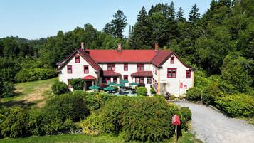 1 bedroom, premium bedding, pillowtop beds, individually furnished