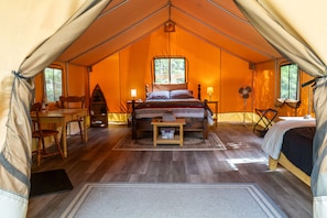 Tienda de campaña Prestigio | Ropa de cama de alta calidad, camas con pillow-top y muebles diferentes