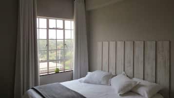 Apartment, 1 Bedroom | 1 bilik tidur, peralatan tempat tidur premium, meja