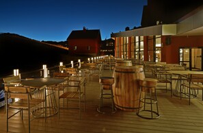 5 Bars/Lounges, Poolbar