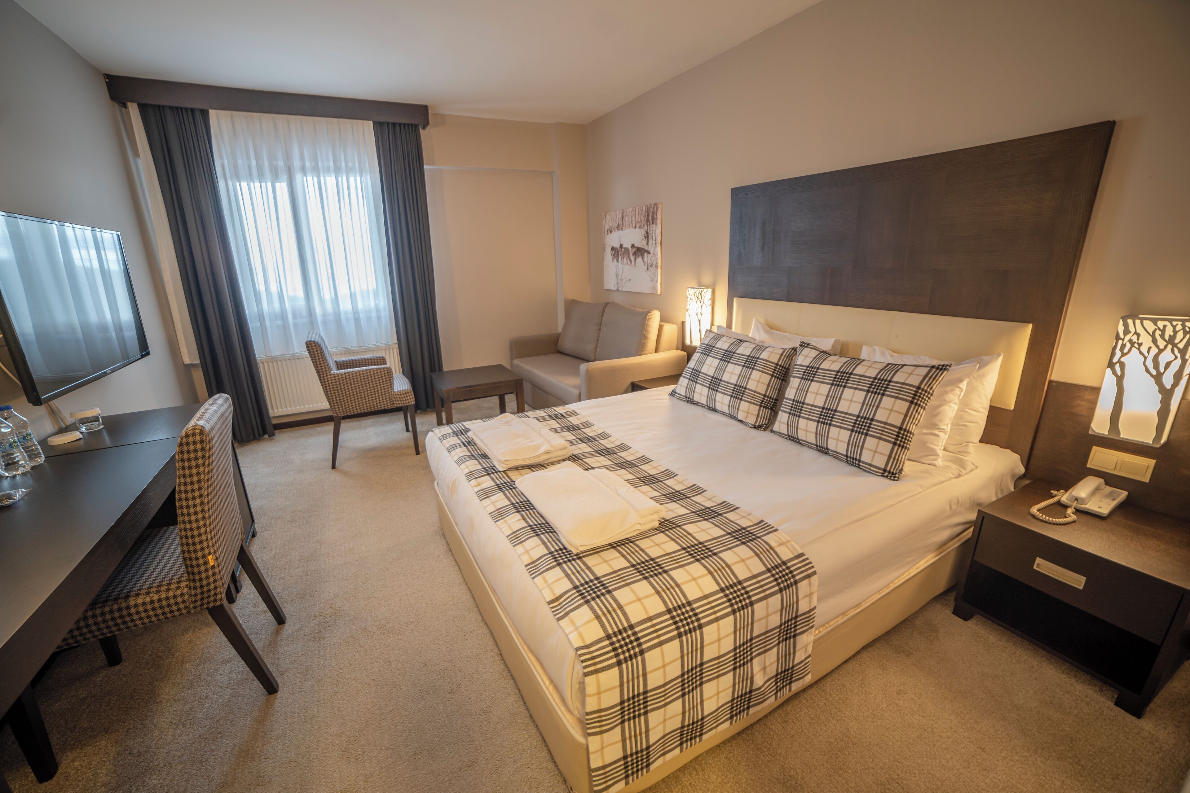 Standaard kamer, 1 twee- of 2 eenpersoonsbedden, niet-roken | Luxe beddengoed, een minibar, een kluis op de kamer, een bureau