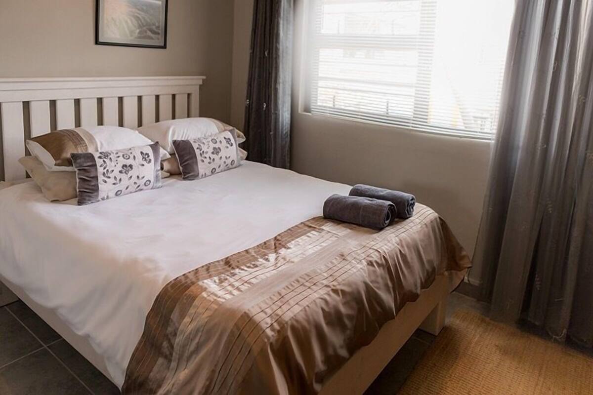 Family Apartment, 2 Bedrooms (Spitzkoppe) | Premium bedding, in-room safe, desk, cribs (free)