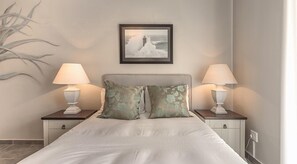 Habitación doble Deluxe (Lighthouse) | Ropa de cama de alta calidad y caja de seguridad en la habitación 