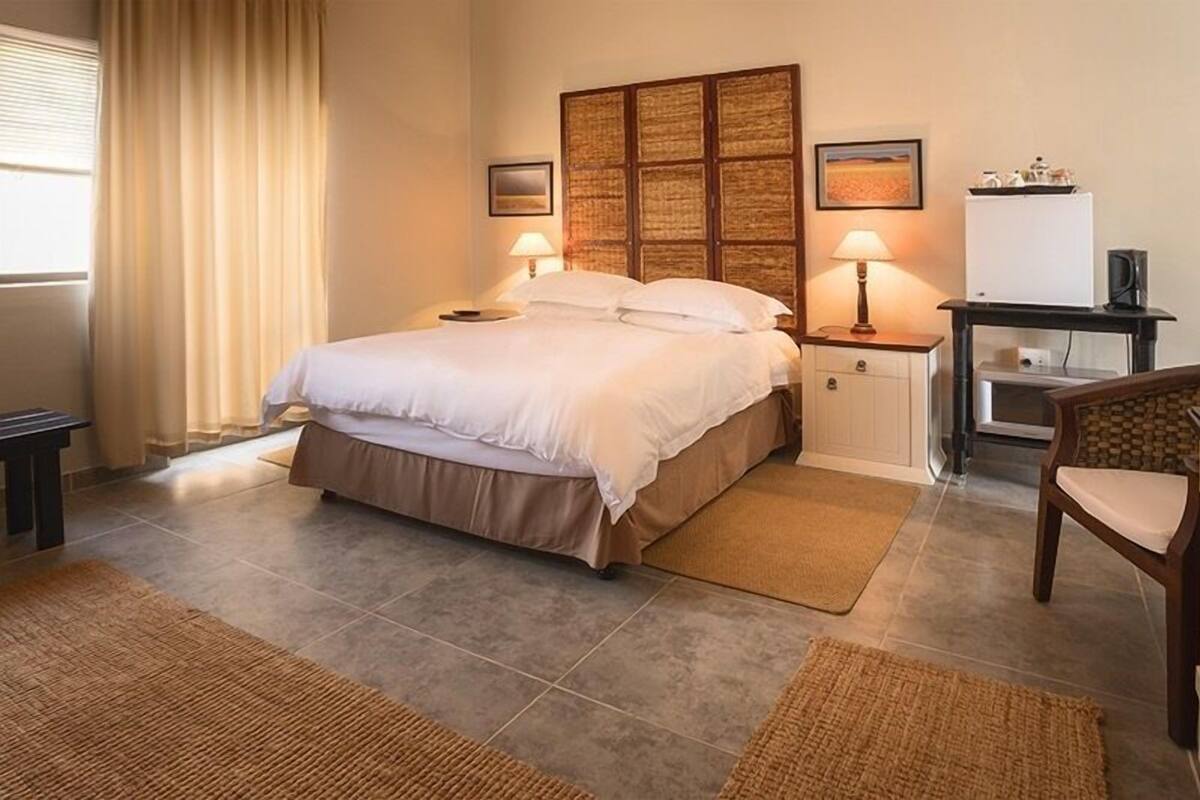 Deluxe Double Room (Skeleton Coast) | Premium bedding, in-room safe, desk, cribs (free)
