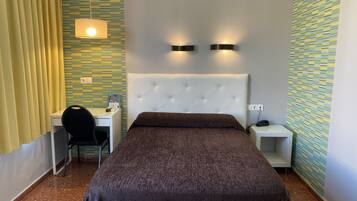 Een bureau, geluiddichte muren, babybedden (toeslag)