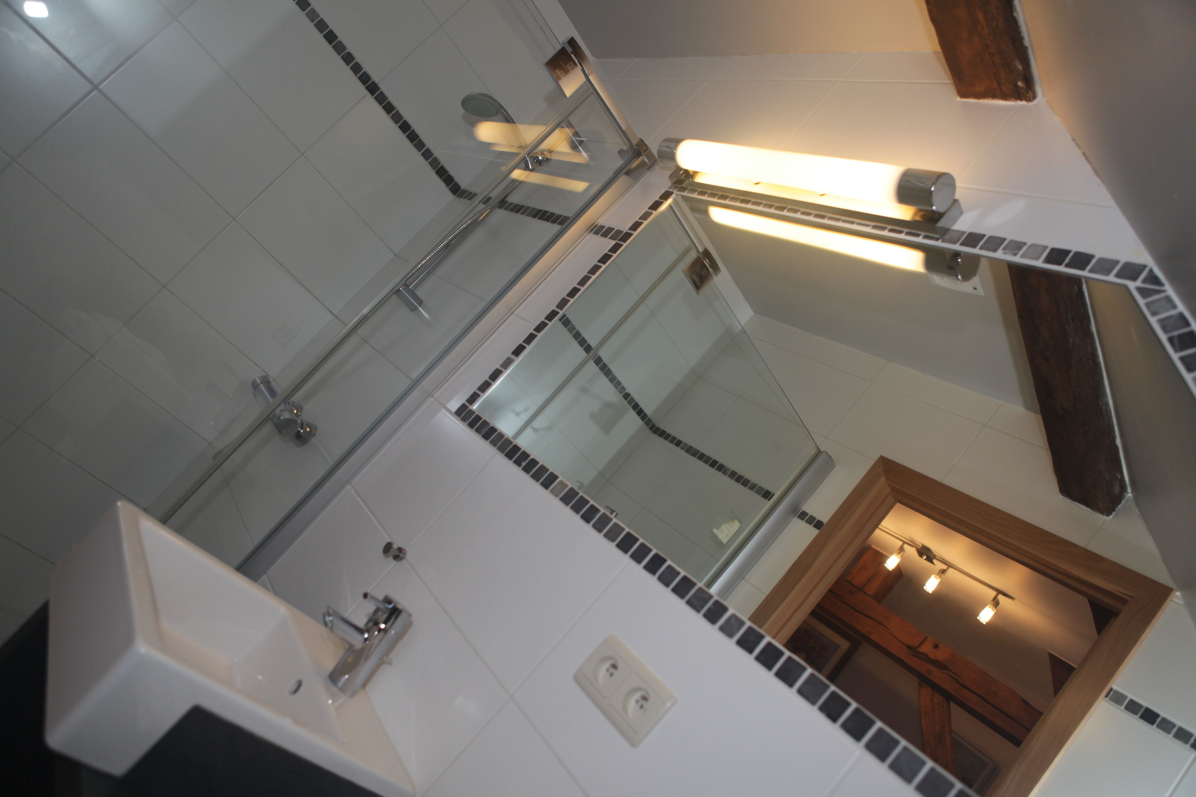 Rumah, 4 kamar tidur | Kamar mandi | Kombinasi shower/bathtub dan perlengkapan kamar mandi ramah lingkungan
