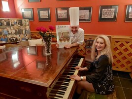 Se sirven almuerzos y cenas, cocina francesa