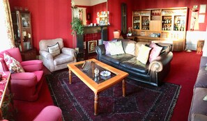 Flat-screen TV, DVD player, iPod dock