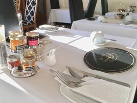 Desayuno completo incluido todos los días 