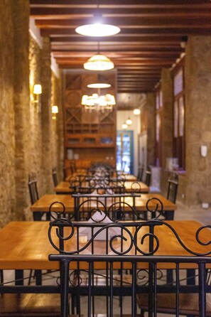 Free daily continental breakfast  - Pousada Aconchego (Paraty)