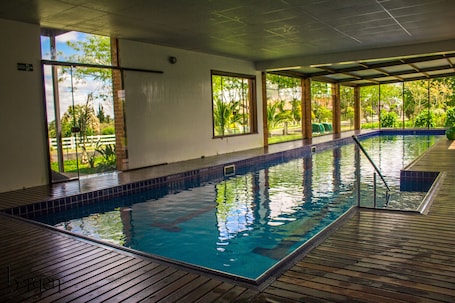 Indoor pool. Borgen Hotel & Restaurante
