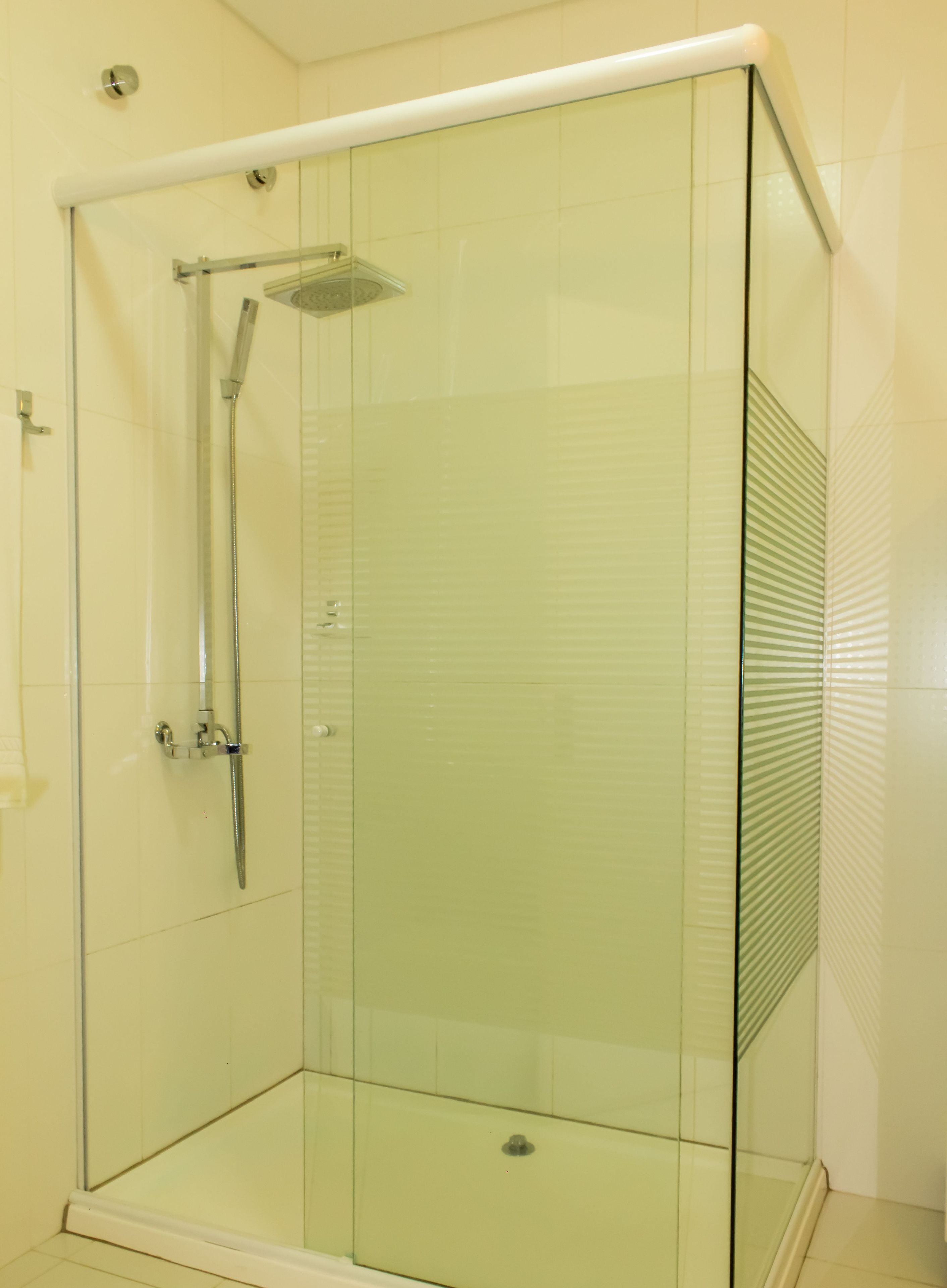 premium suite, 1 king bed, accessible | bathroom shower