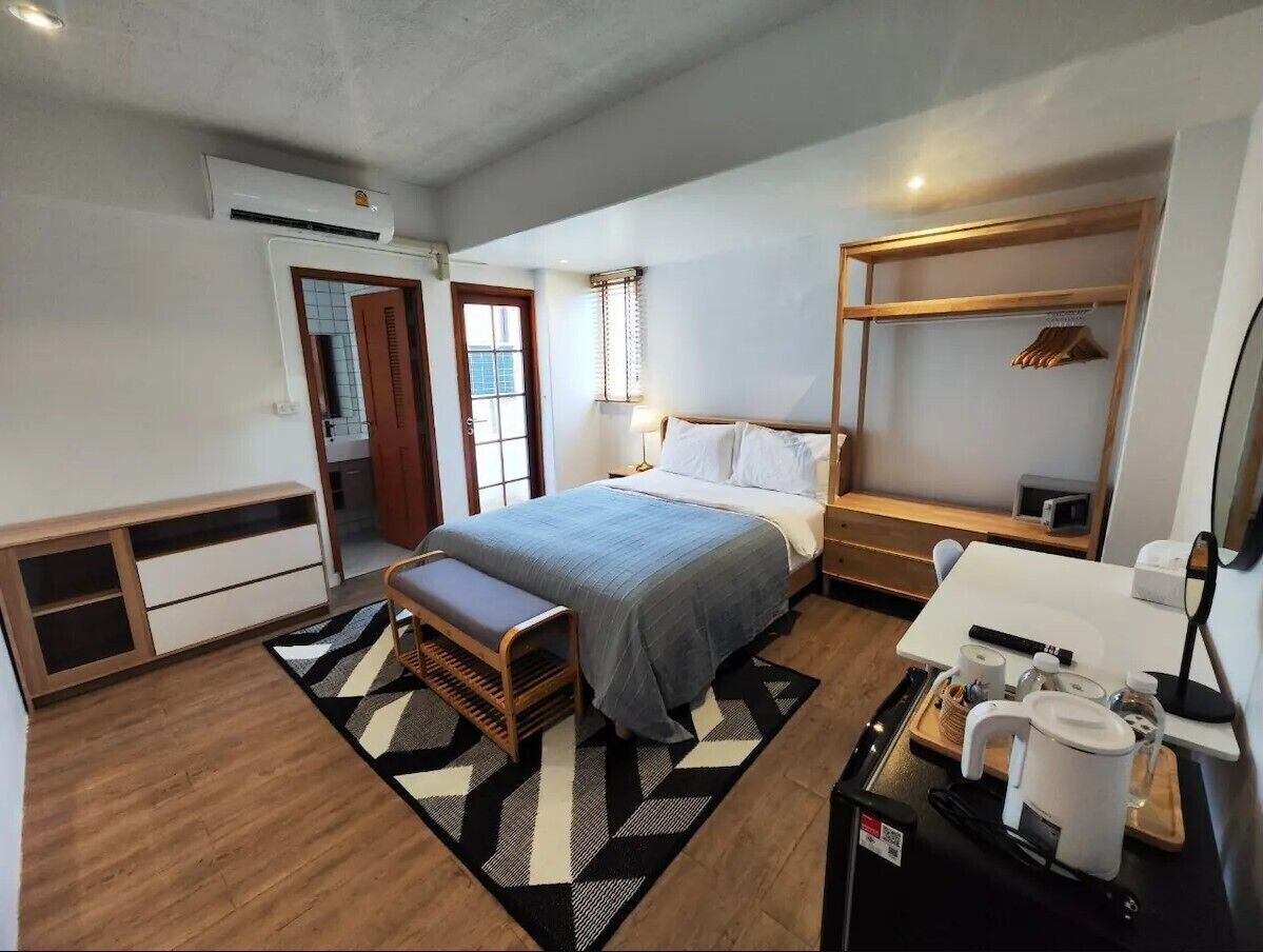 Standardzimmer, 1 Queen-Bett, mit Bad | Schallisolierte Zimmer, kostenloses WLAN, Bettwäsche