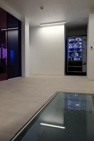 Interior. Corbie Lommel Ring