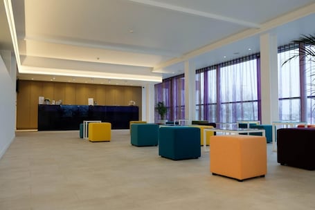 Lobby. Corbie Lommel Ring