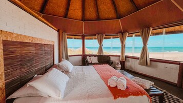 Minibar, tabla de planchar con plancha y internet por cable gratis