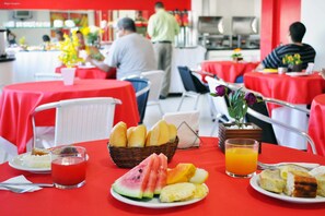 Desayuno bufé gratuito y diario