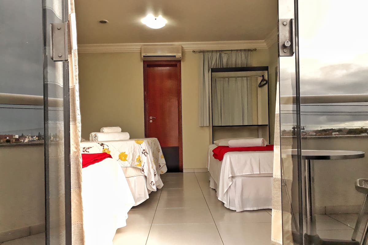 Apartament, balcó | Roba de llit d'alta qualitat, minibar i cortines opaques 