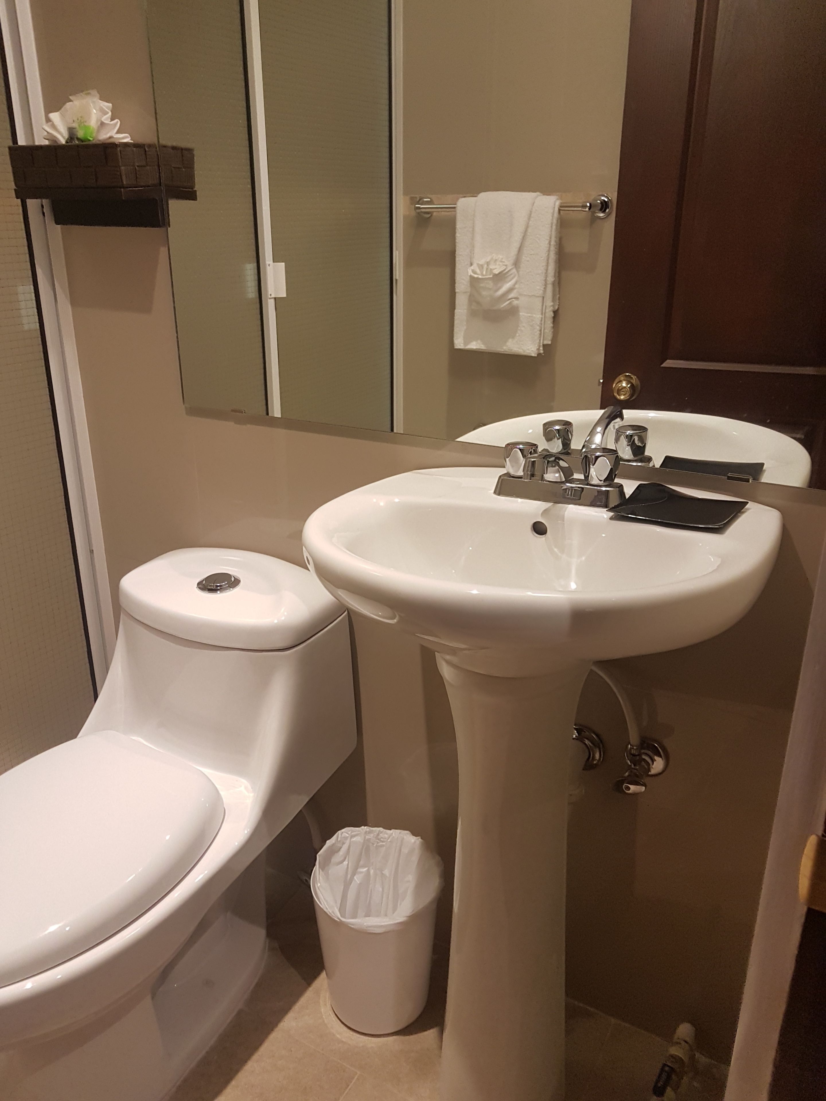 single room, private bathroom, ground floor | premium bedding, down duvets, select comfort beds, in-room safe