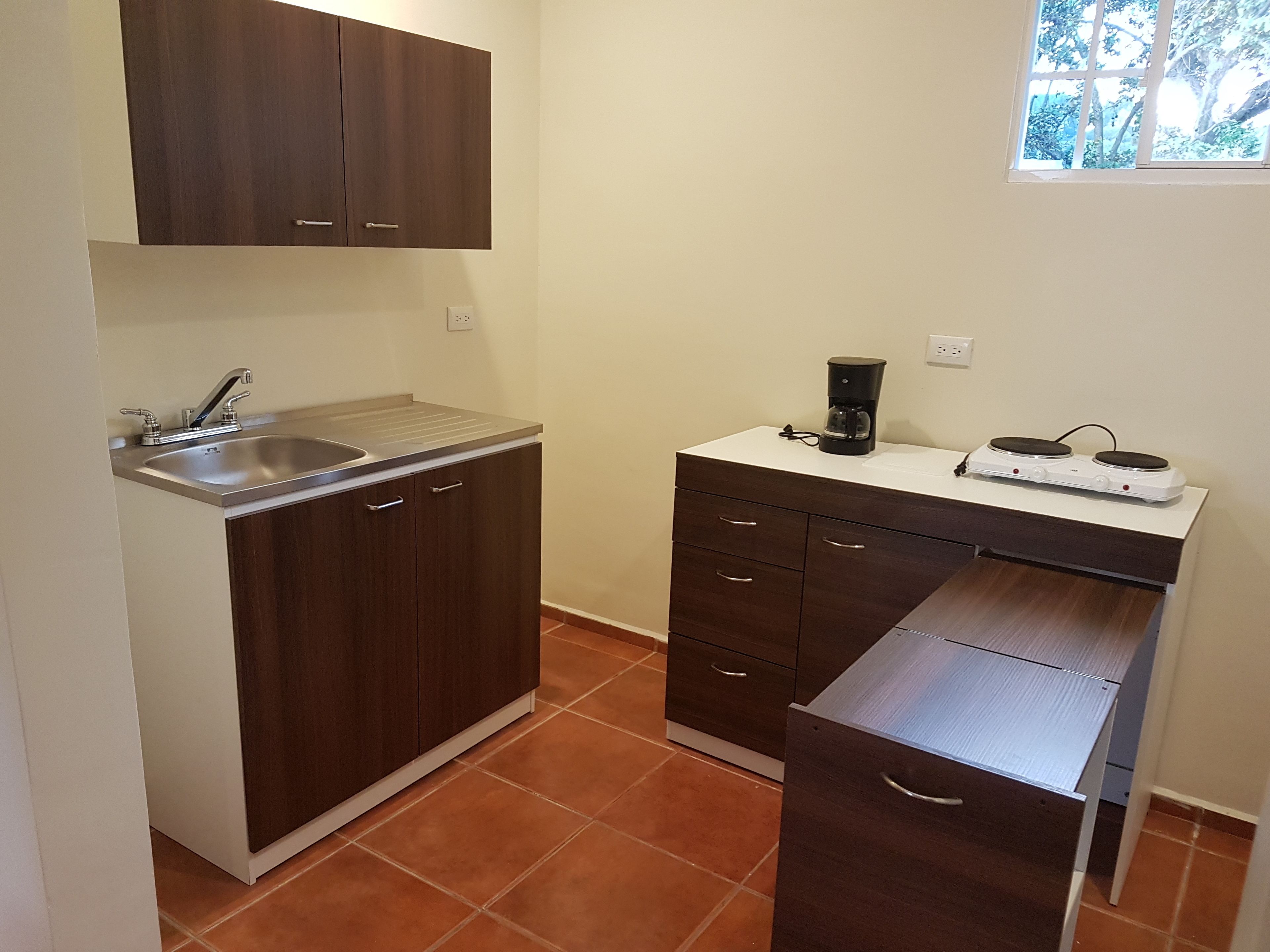 executive room, multiple beds | private kitchen