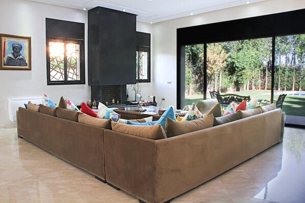 Flat-screen TV, fireplace - Villa Malak Marrakech (Saâda)