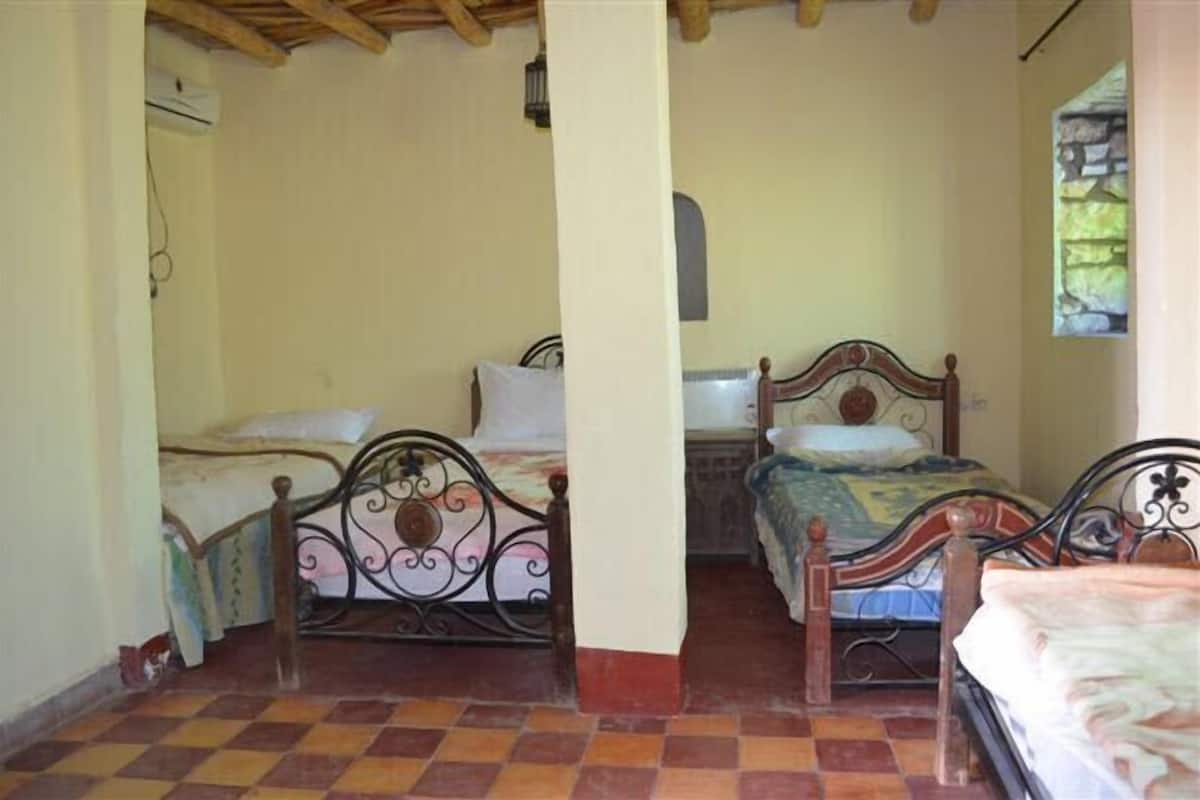 Quadruple Room | Soundproofing, free WiFi, bed sheets