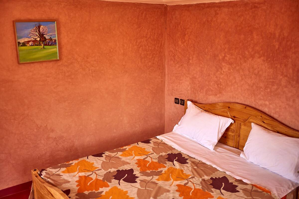 Double Room | Soundproofing, WiFi (free), bed sheets