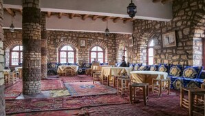 2 restaurants; breakfast, lunch, and dinner served - Auberge Restaurant Telouet (Telouet)
