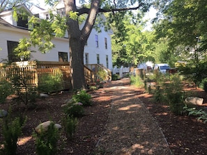 Terrace/patio - Judson Heath Colonial Inn (Saugatuck)
