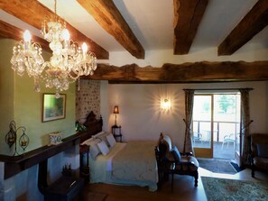 Luxe vierpersoonskamer, 1 slaapkamer, balkon, uitzicht op tuin | 1 slaapkamer, hypoallergeen beddengoed, individueel gedecoreerd