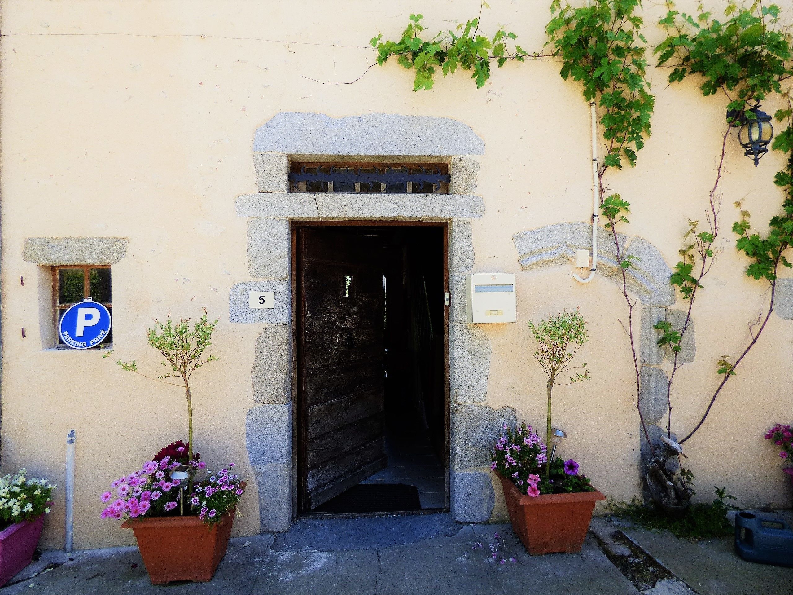 Fachada de la propiedad