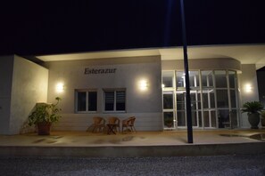 Front of property - evening/night - Estérazur (Le Cannet-des-Maures)