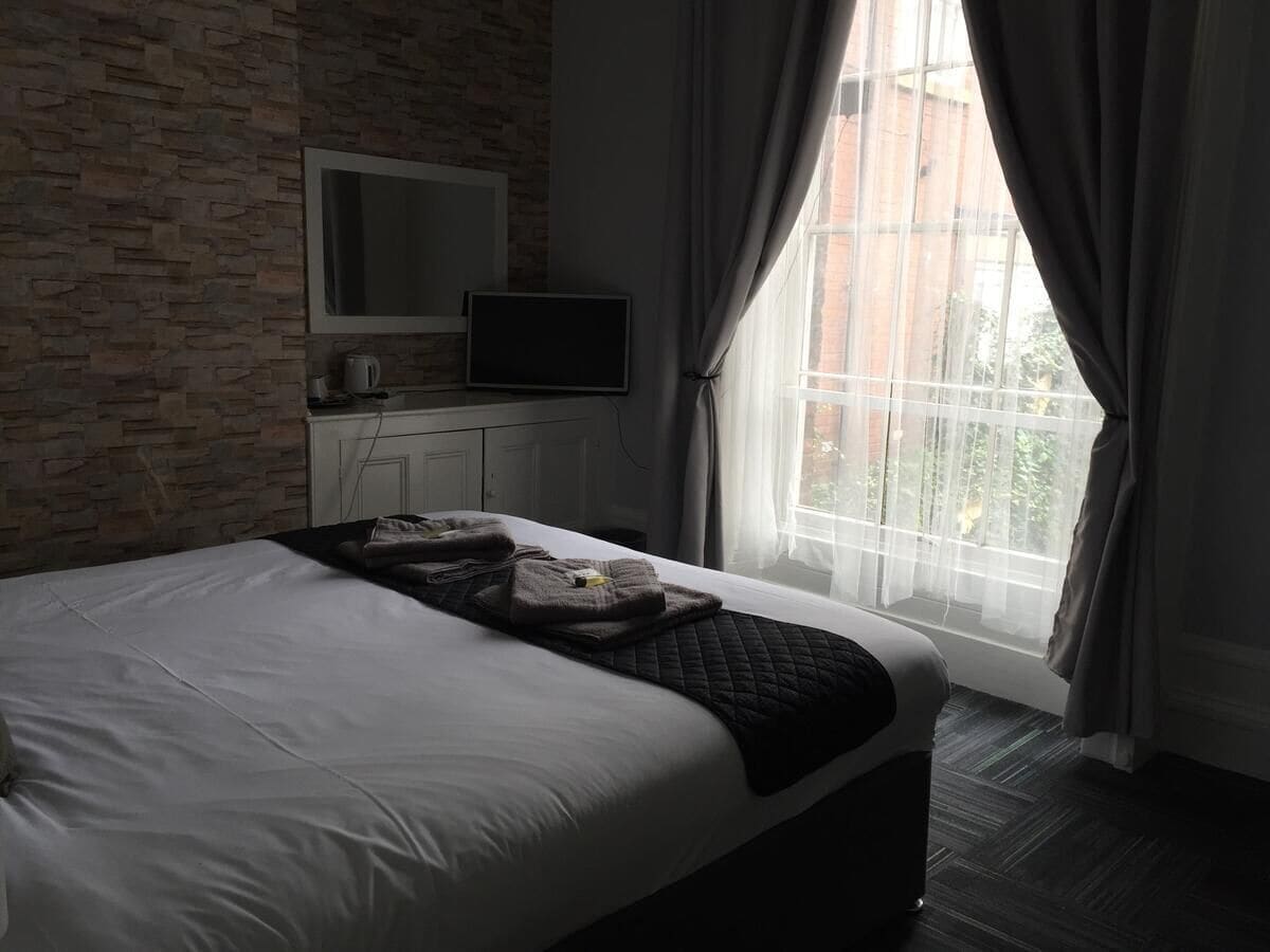 Photo - Queens Guesthouse Manchester