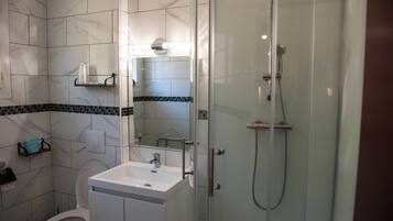 Chambre Simple Classique | Douche de la salle de bain