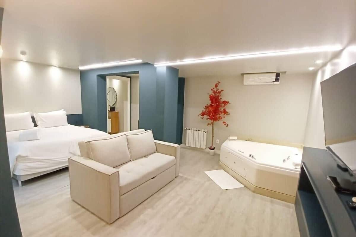 Deluxe Double Room, 1 Queen Bed | Premium bedding, minibar, in-room safe, blackout drapes