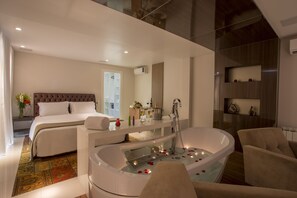 Quarto (Detente) | Roupas de cama premium, frigobar, cofres nos quartos, cortinas blackout