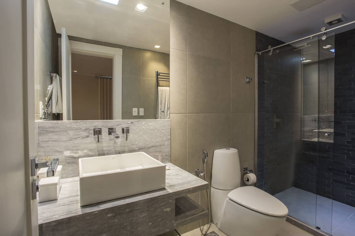 Habitación (Charmant) | Ropa de cama de alta calidad y minibar