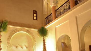 2 piscines couvertes, piscine extérieure