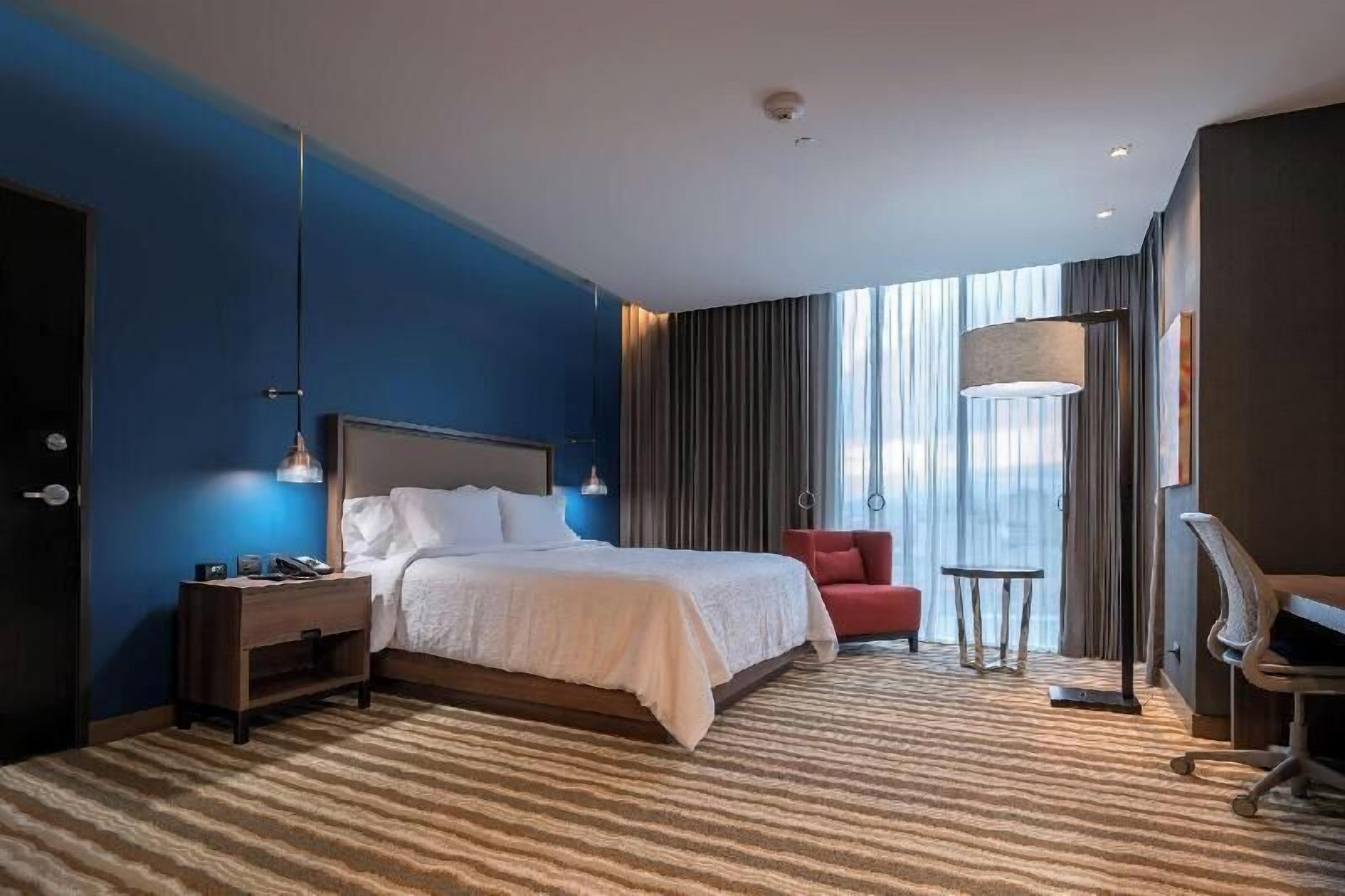 Premium bedding, in-room safe, desk, laptop workspace