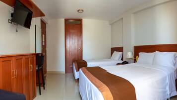 Family Room | Hypo-allergenic bedding, soundproofing, iron/ironing board, free WiFi